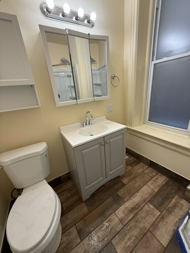 Photo - 4-BEDROOM DEPAUL UNIVERSITY APARTMENT – FIRST FLOOR Unidad # 1