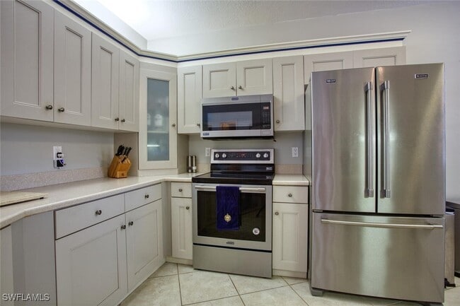 Building Photo - 8365 Excalibur Cir Unit K6