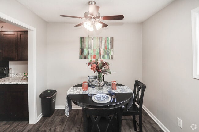 2BR, 1BA - 953 SF