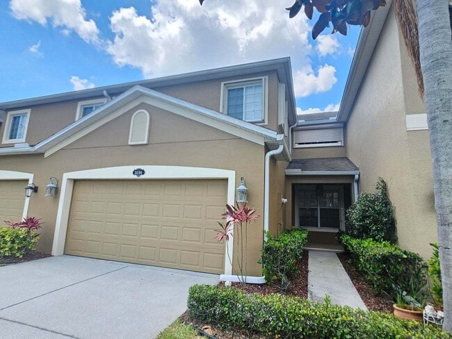 Building Photo - Large Melbourne Townhome