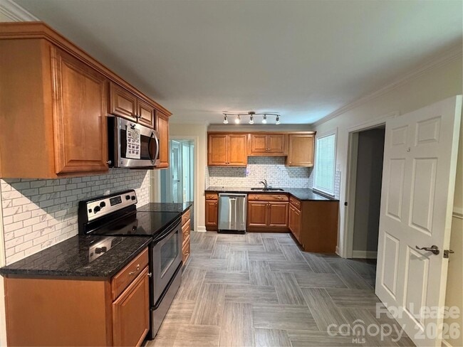 Photo - 637 Hartness Rd