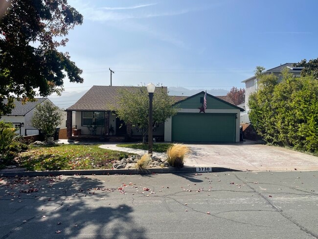 Photo - 3730 Pontiac St