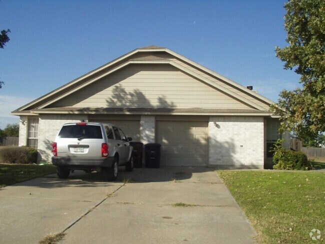 Building Photo - 201 Axis Deer Trail Rental