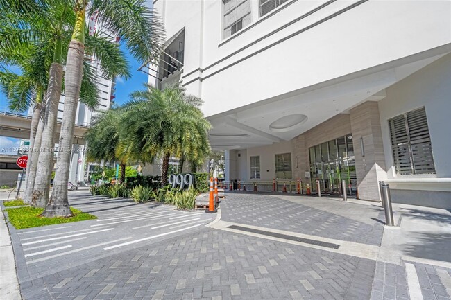 Photo - 999 SW 1st Ave Condominio Unidad 2214