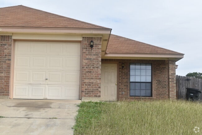 Building Photo - Dustin CT Rental
