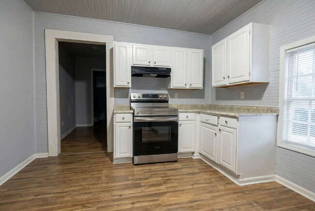 Photo - 625 E Wall St