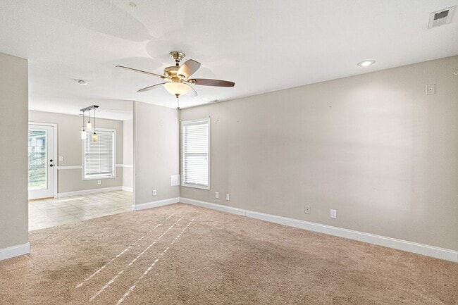 Photo - 402 Kings Rd