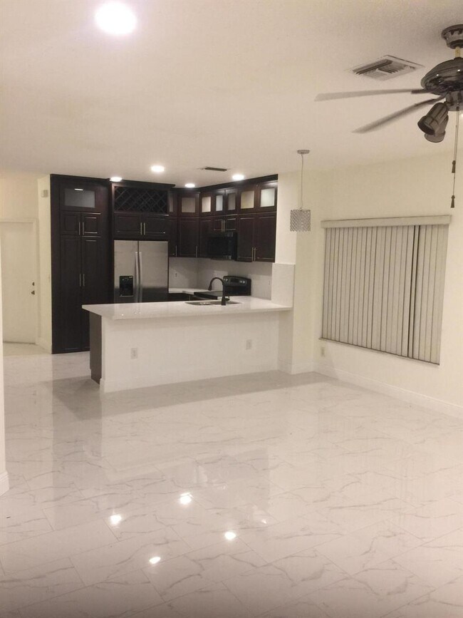 Photo - 401 SW 120th Ave