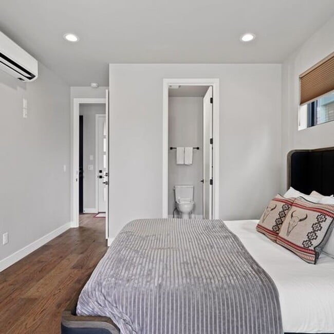 Photo - Modern Luxury and Prime Location: Fully Fu... Unidad House