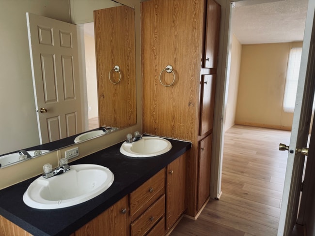 Photo - 6000 Clear Creek Rd