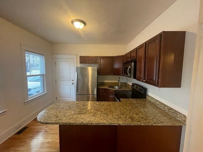 Building Photo - 290 Hilldale Ave Unit 1