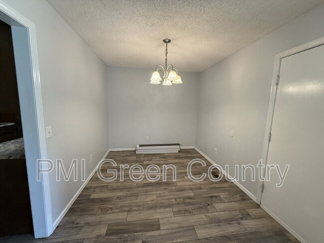 Photo - 322 W Quantico St