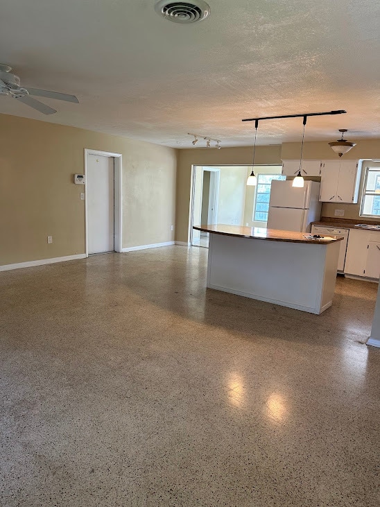 Photo - 1560 Elizabeth Ln