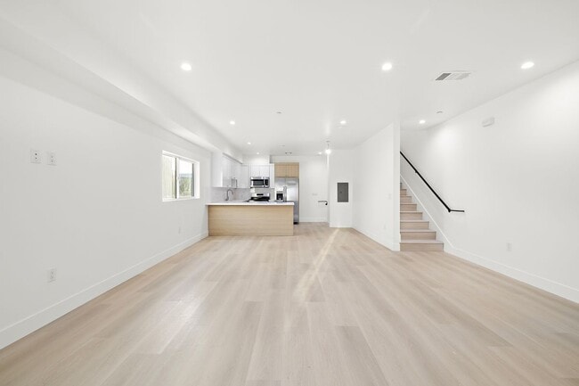 Photo - 5649 Case Ave