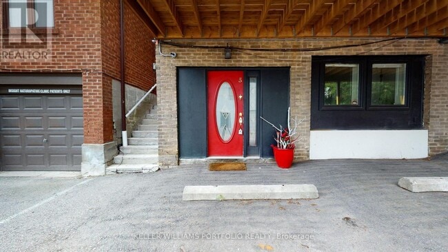 Photo - 546 Eglinton Ave E Unit 5