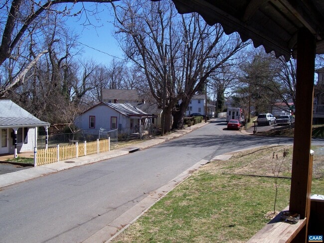 Photo - 125 Rosser Ave