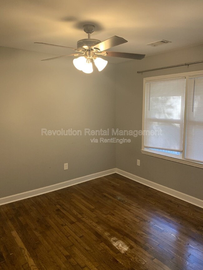 Photo - 2869 Rockcliff Rd SE