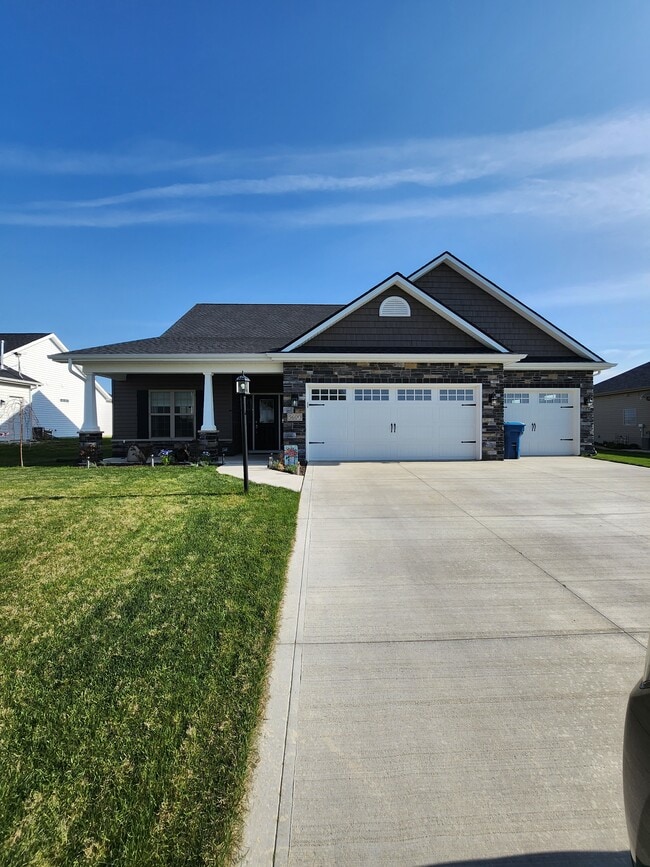 Building Photo - 5600 Bear Creek Pass Rental