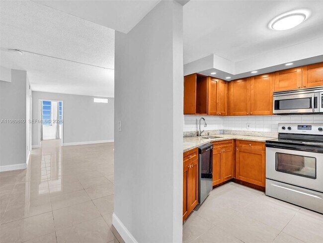 Photo - 1770 NE 191st St Unidad 500-1