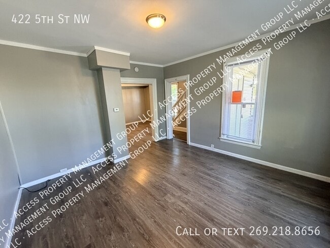 Photo - 422 5th St NW