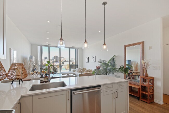 Building Photo - 980 Yonge St