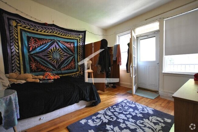 Building Photo - 1626 Comm.Ave Unit 12 Rental