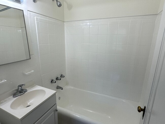Photo - Marlyn Apts 202: 1 Bed 1 Bath Unit 202