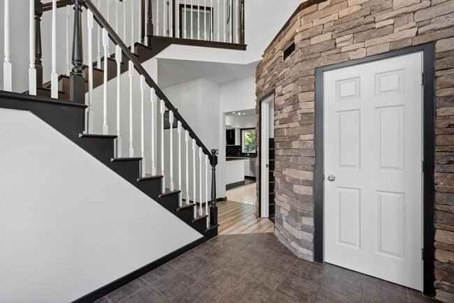 Photo - Spacious 5-Bed Walkout Home with Over 3,50...