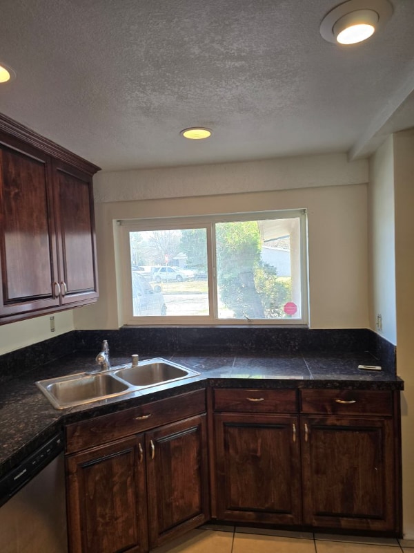 Photo - 471 E Nugent St