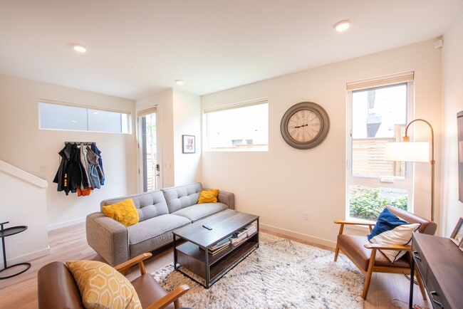 Photo - 3238 14th Ave W