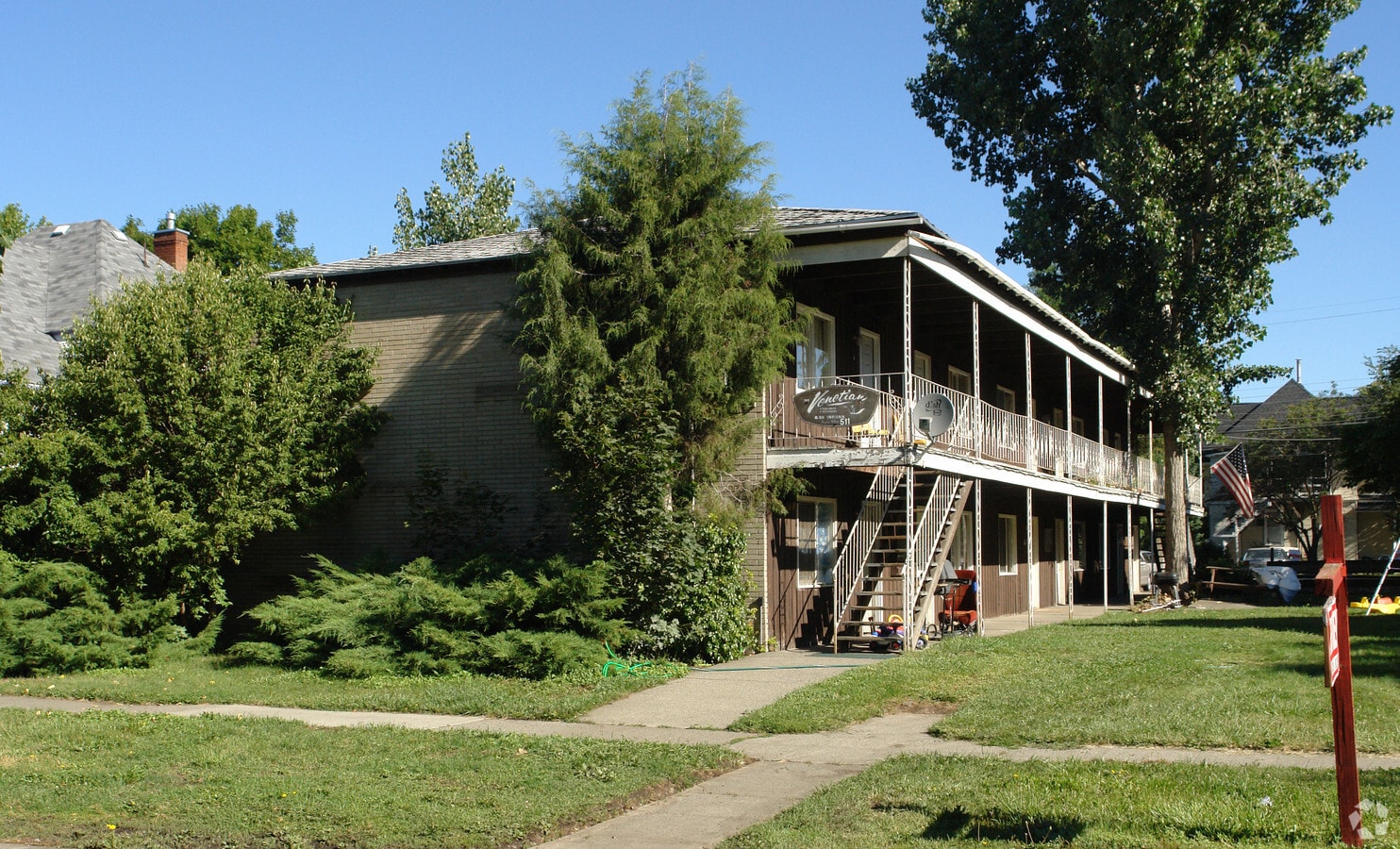 Photo - 511 E Indiana Ave Apartments