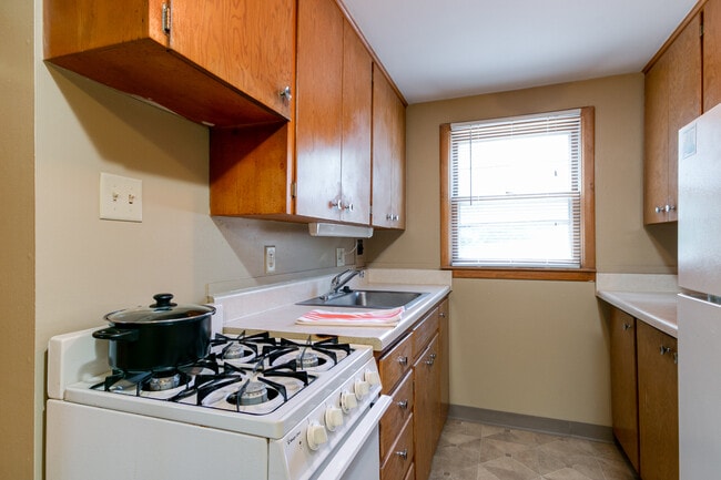 Photo - 1941 College Heights Road