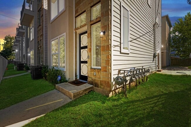 Photo - 6725 St Augustine St