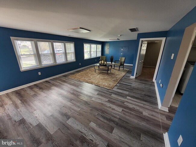 Photo - 208 Pelham Rd S