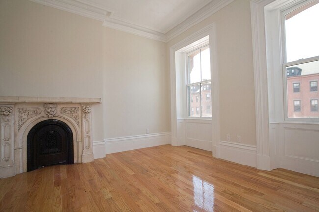 Photo - Beautifully updated, pet friendly 3 bed unit in the South End!