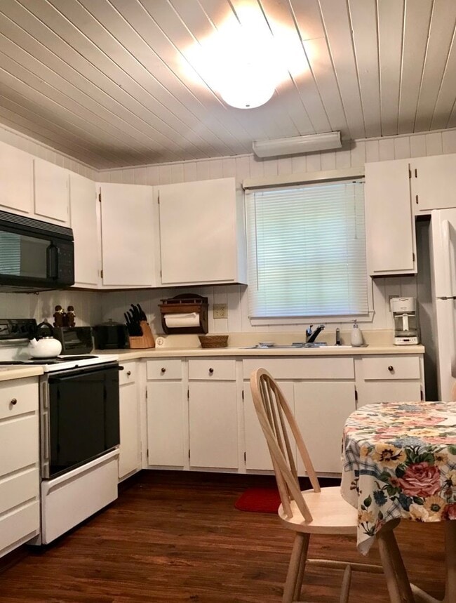 Photo - 1/1 Tiny house on the creek