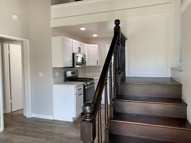 Photo - 288 Cahuenga Dr