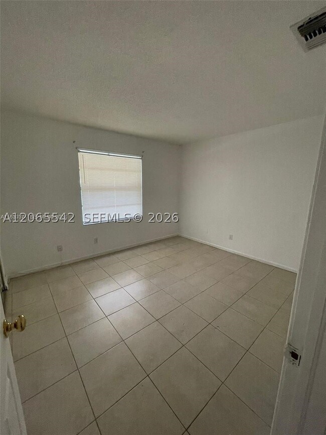 Photo - 415 Glenwood Dr Unit 415