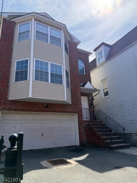41 3rd St