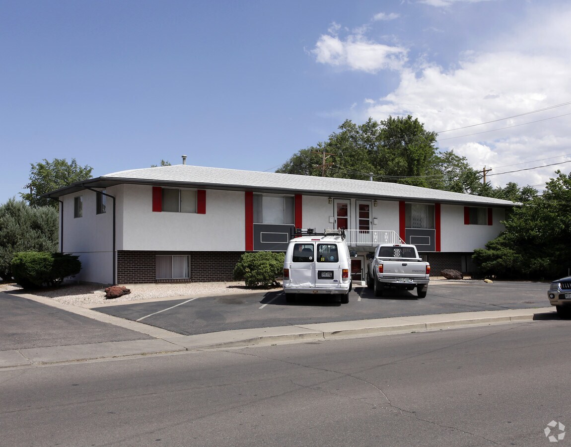 Primary Photo - 1662-1694 Moore Ave