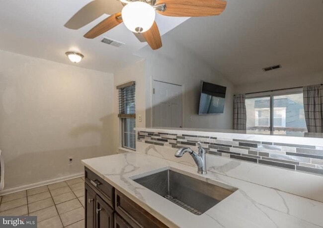 Photo - 8617 Beekman Pl