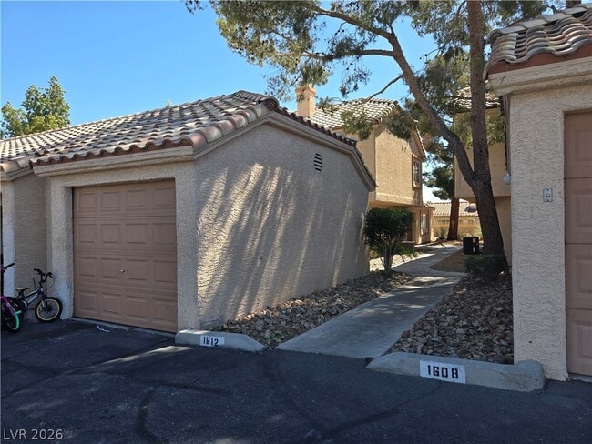 Building Photo - 1612 N Torrey Pines Dr Unit 104