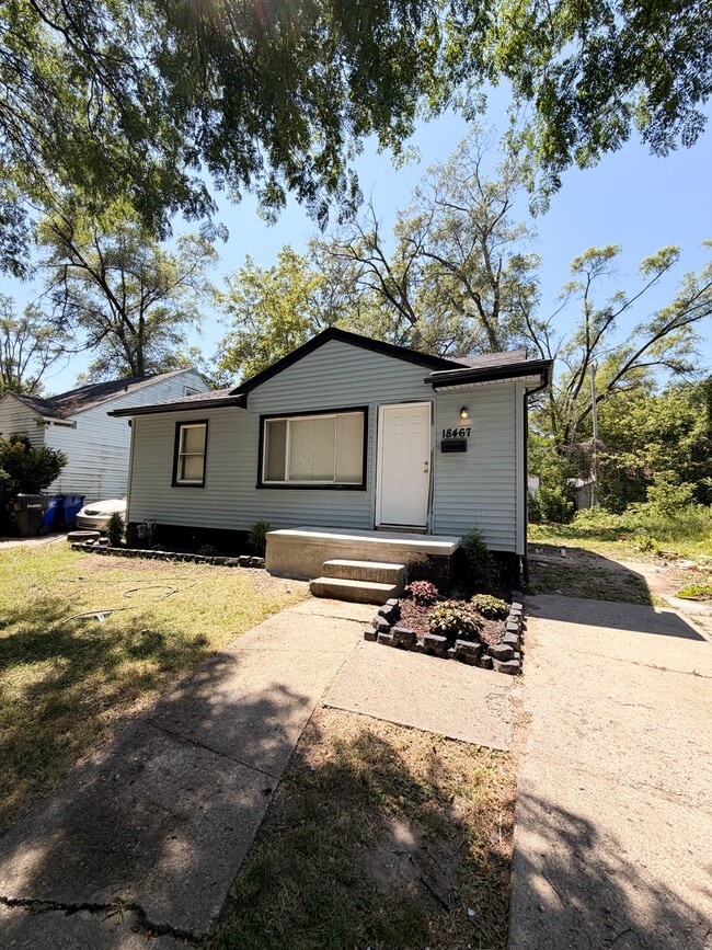 Photo - 18467 Evergreen Rd