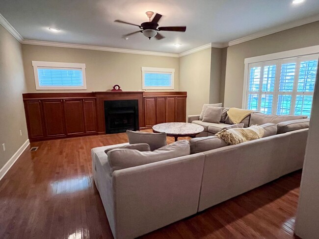 Photo - 236 N Ainsdale Dr