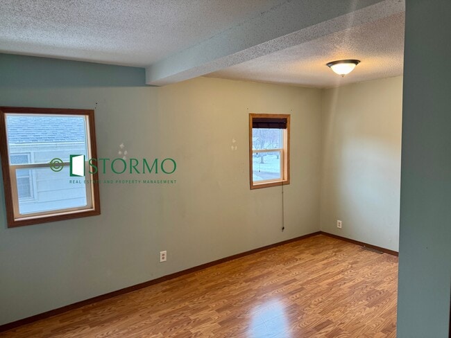 Photo - 626 Oak St NE