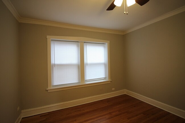 Photo - 3 Bed / 1 Bath Beautiful Rehabbed Apartment in Hermosa near Fullerton Bus, Restaurants & Shopping... Unit 4402 -3