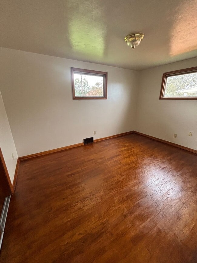 1109 Lake St