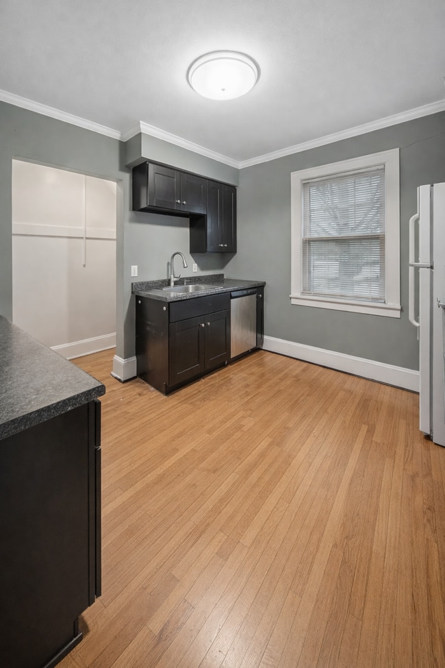 Photo - 811 Snelling Ave N