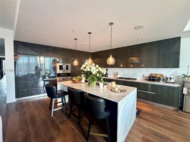 Photo - 3300 NE 188th St Unit 917