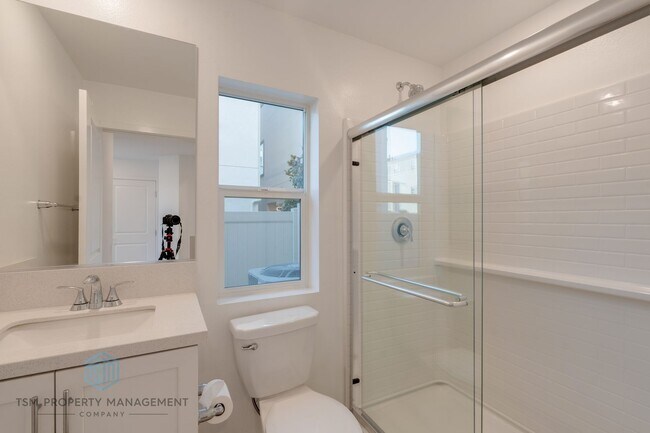 Photo - 4 Bed 3.5 Bath Detached House in South El Monte!